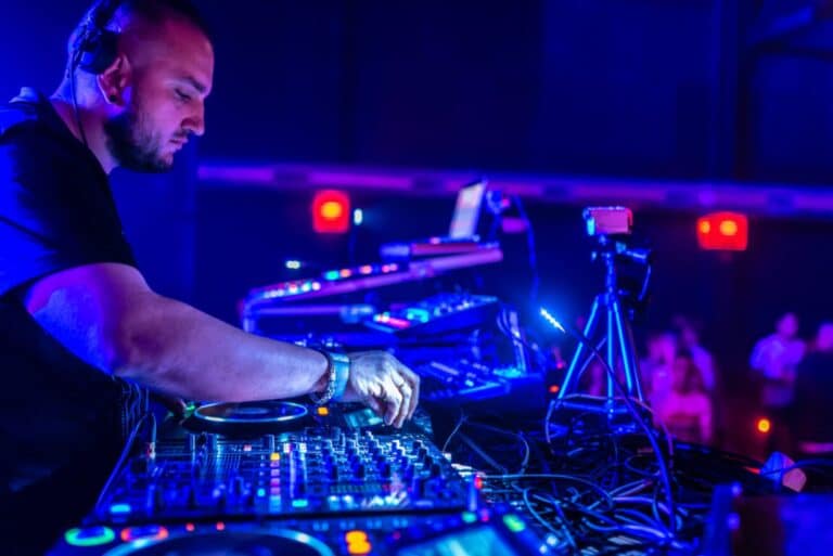 VNV Events - All you need is a DJ night.