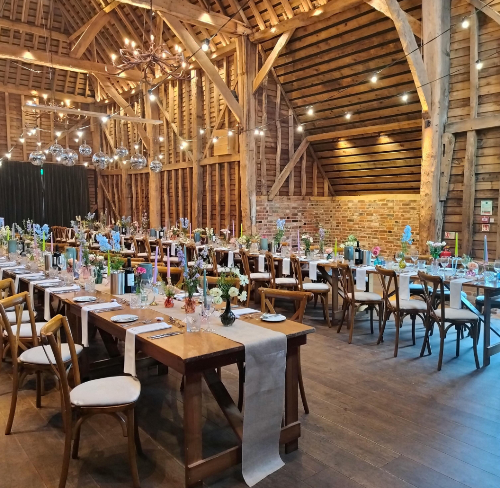VNV Events-10 Rustic Cabin Wedding Venues Across the U.S.-imagen 3
