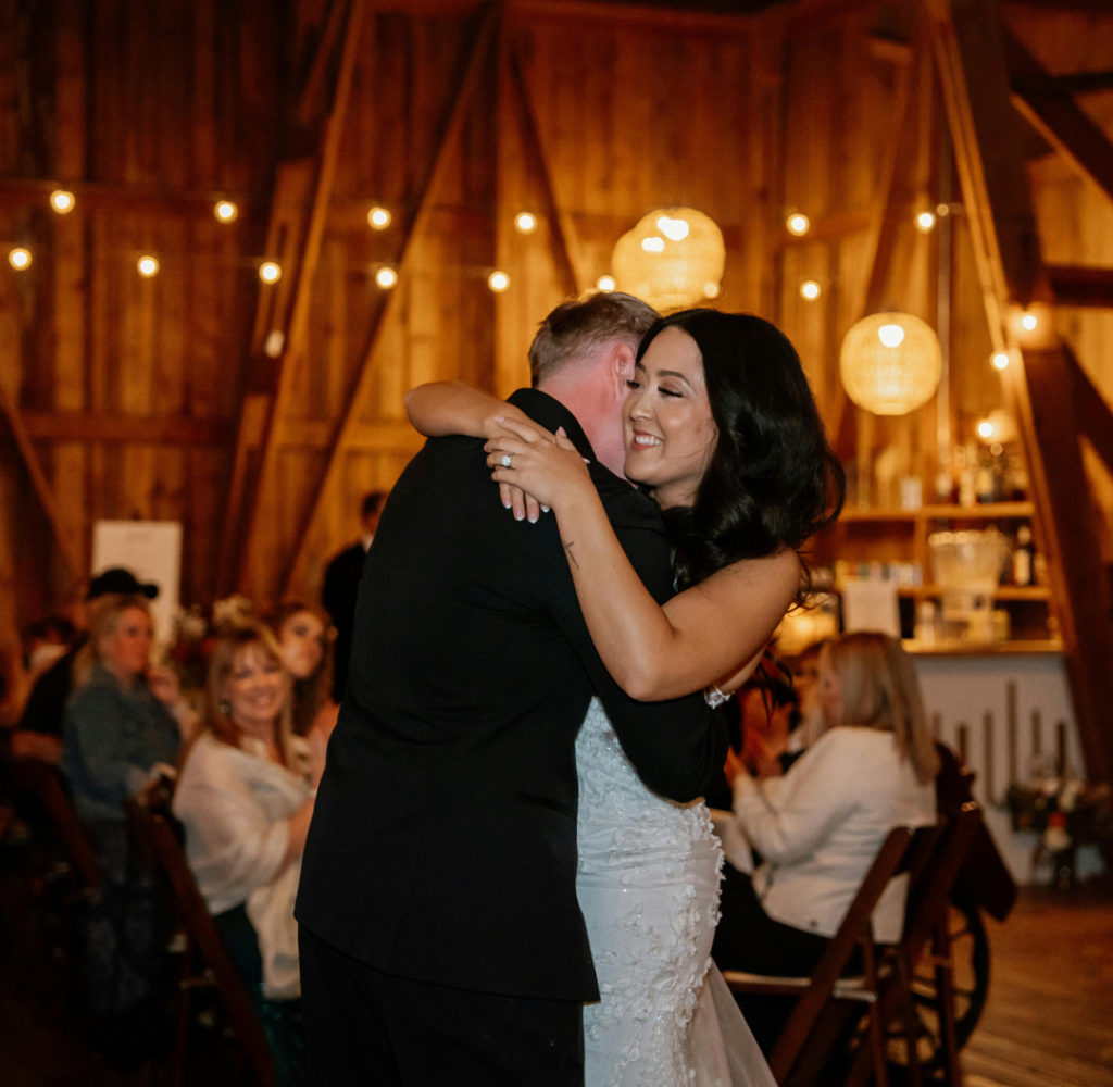VNV Events-10 Rustic Cabin Wedding Venues Across the U.S.-imagen 1