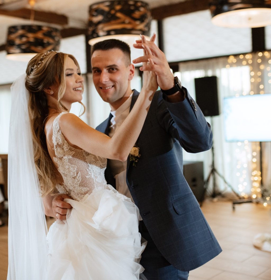 the first wedding dance of the bride and groom